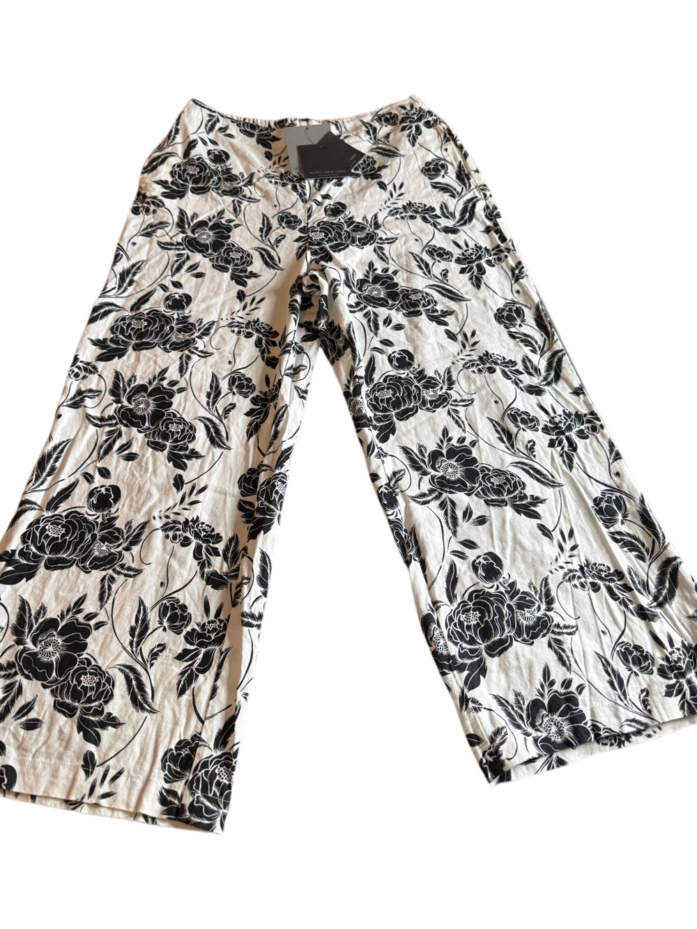 NWT Marc New York Linen Black Floral Print on White Fabric